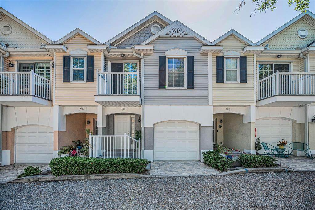 985 Wellington Court - Photo 1