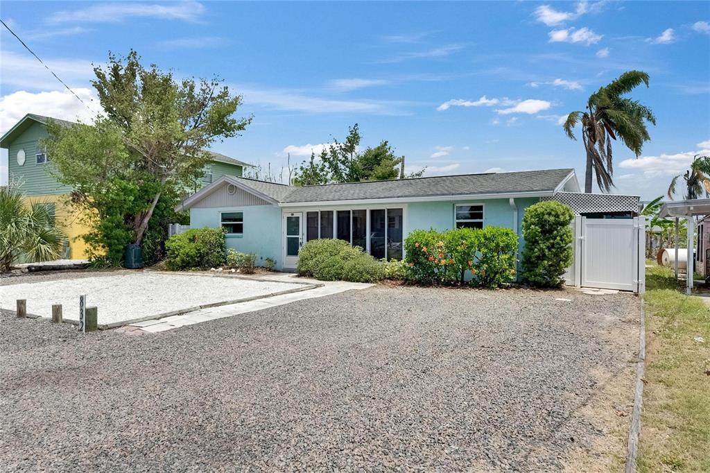 832 Seabreeze Drive - Photo 1
