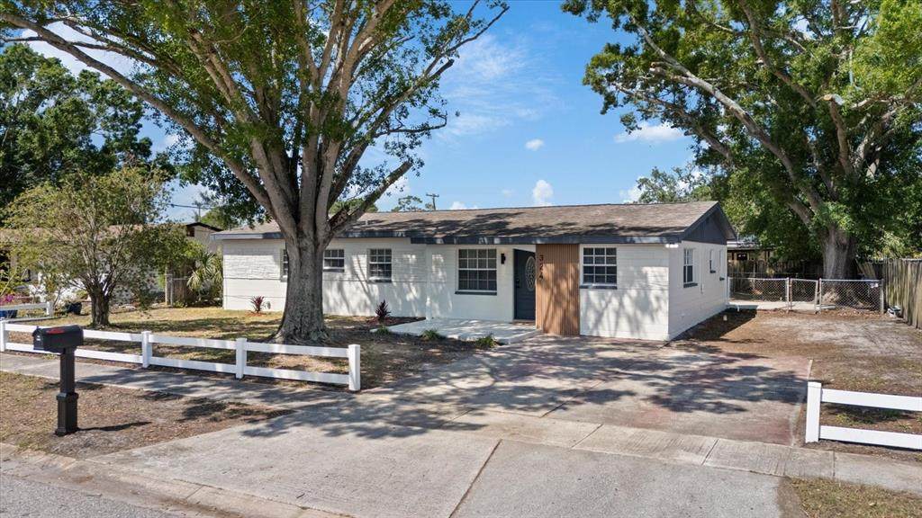 324 Country Club Drive - Photo 1