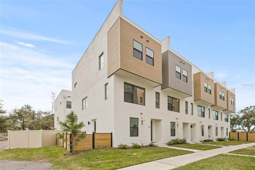 321 15TH Street - Photo 1