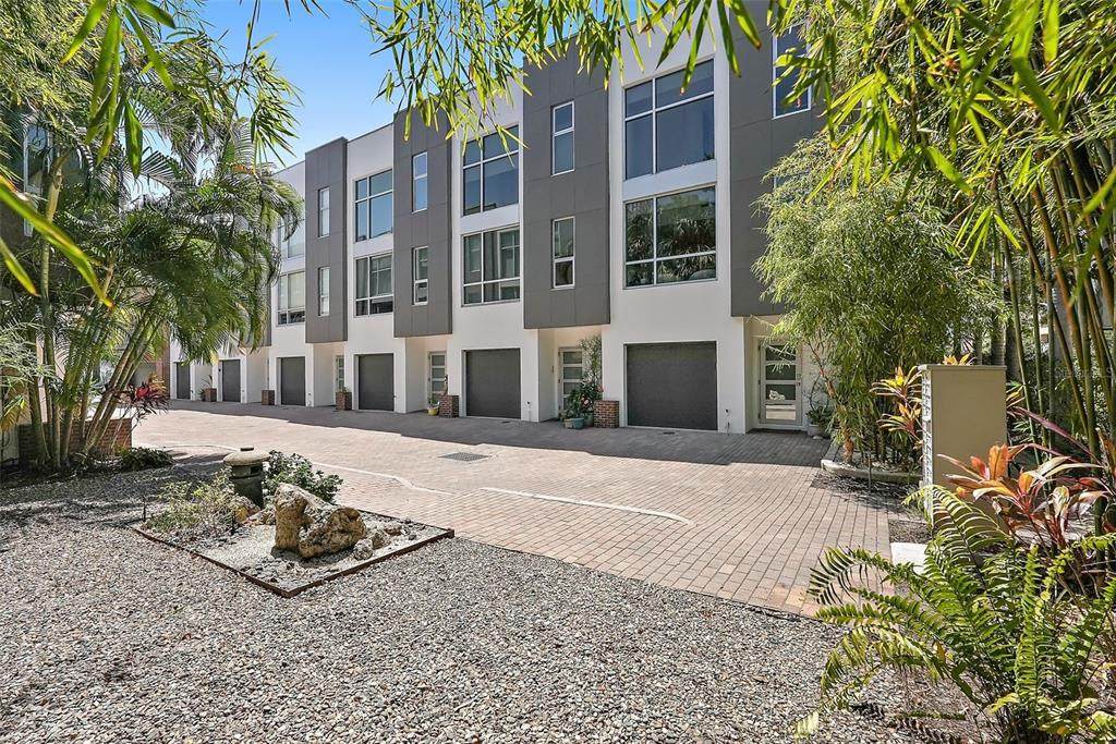 325 5TH Avenue - Photo 1