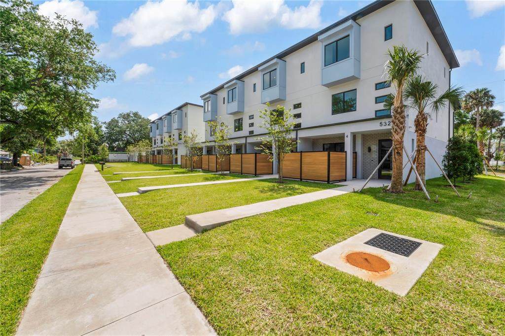 532 Plaza Place - Photo 1