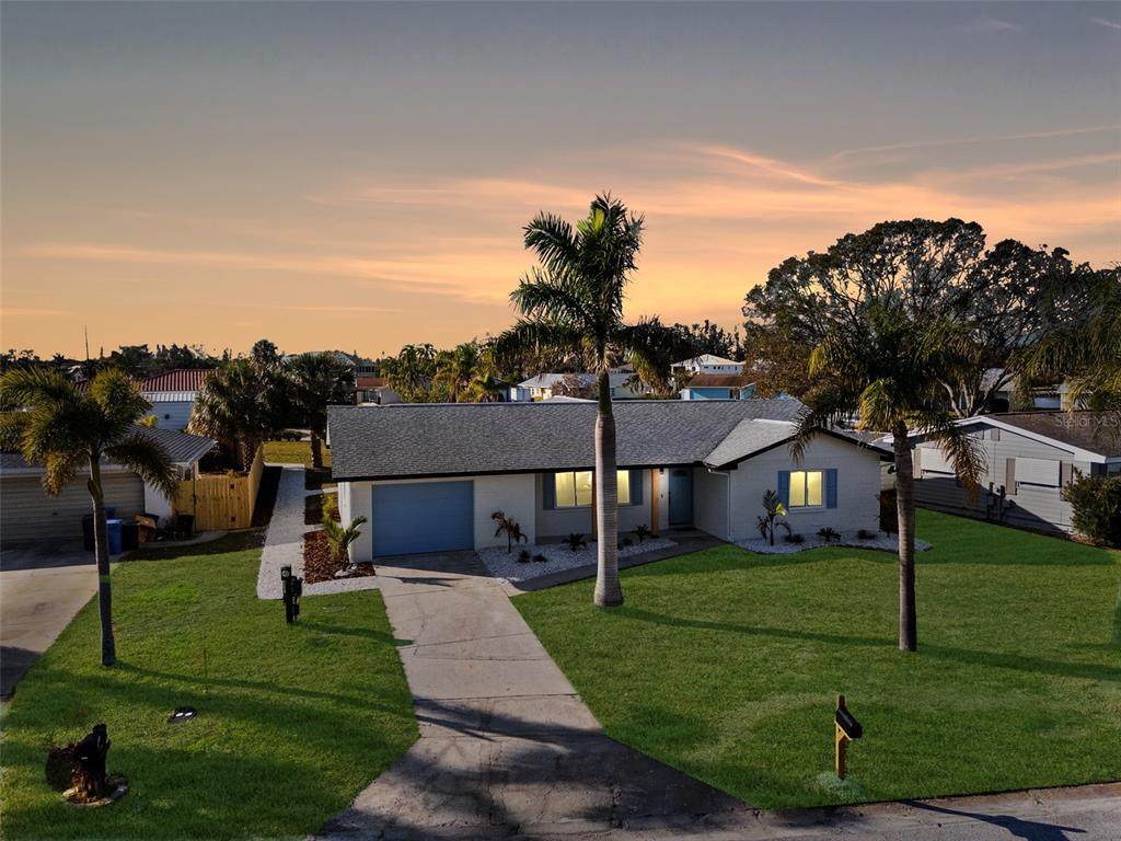 105 12TH Street - Photo 1