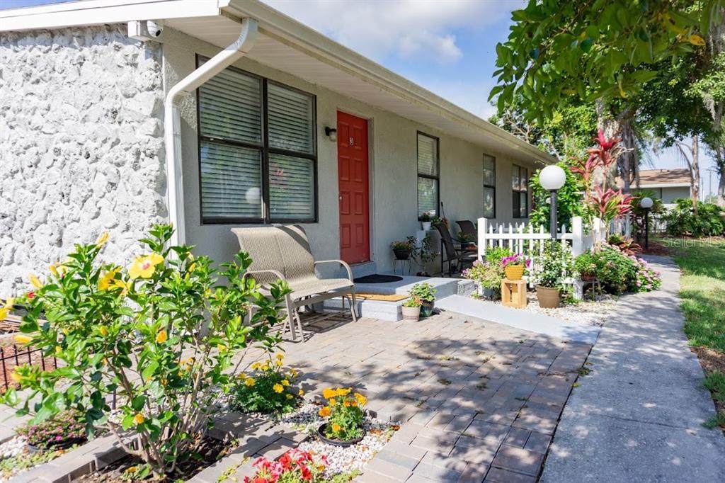 1400 Strawberry Place - Photo 1