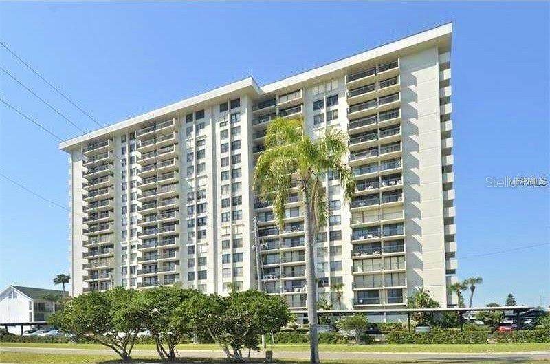 400 Island Way - Photo 1