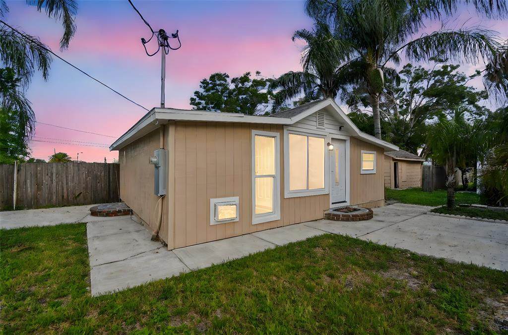 711 Smith Street - Photo 1