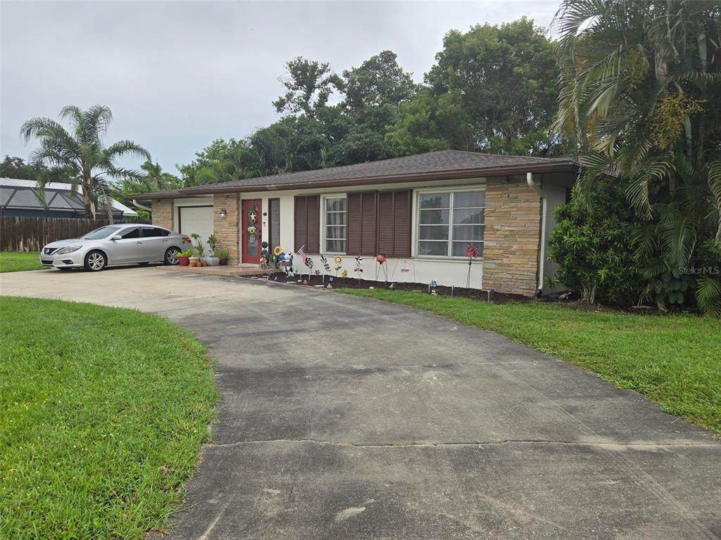 172 Coral Vine Drive - Photo 1