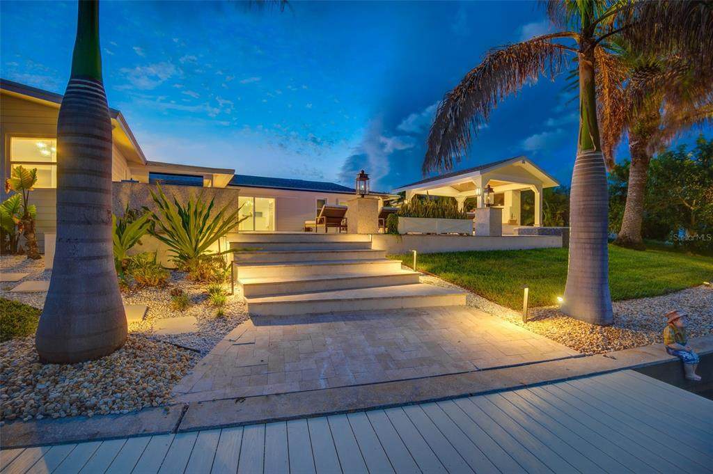 807 Snug Island - Photo 1