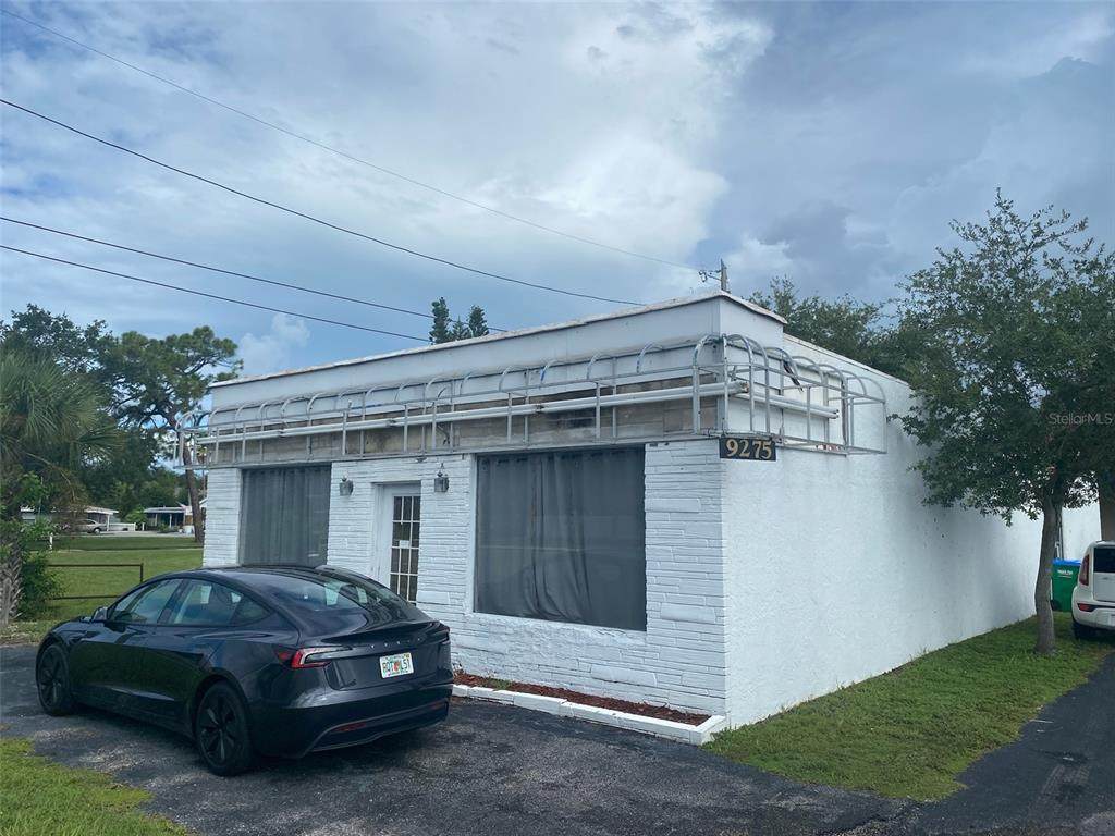 9275 Park Boulevard - Photo 1