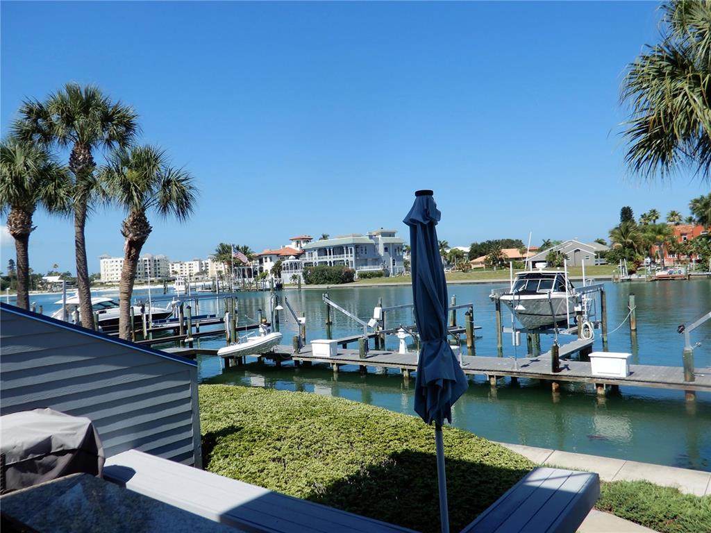 910 Pinellas Bayway - Photo 1