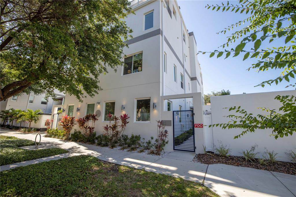 536 4TH Avenue - Photo 1