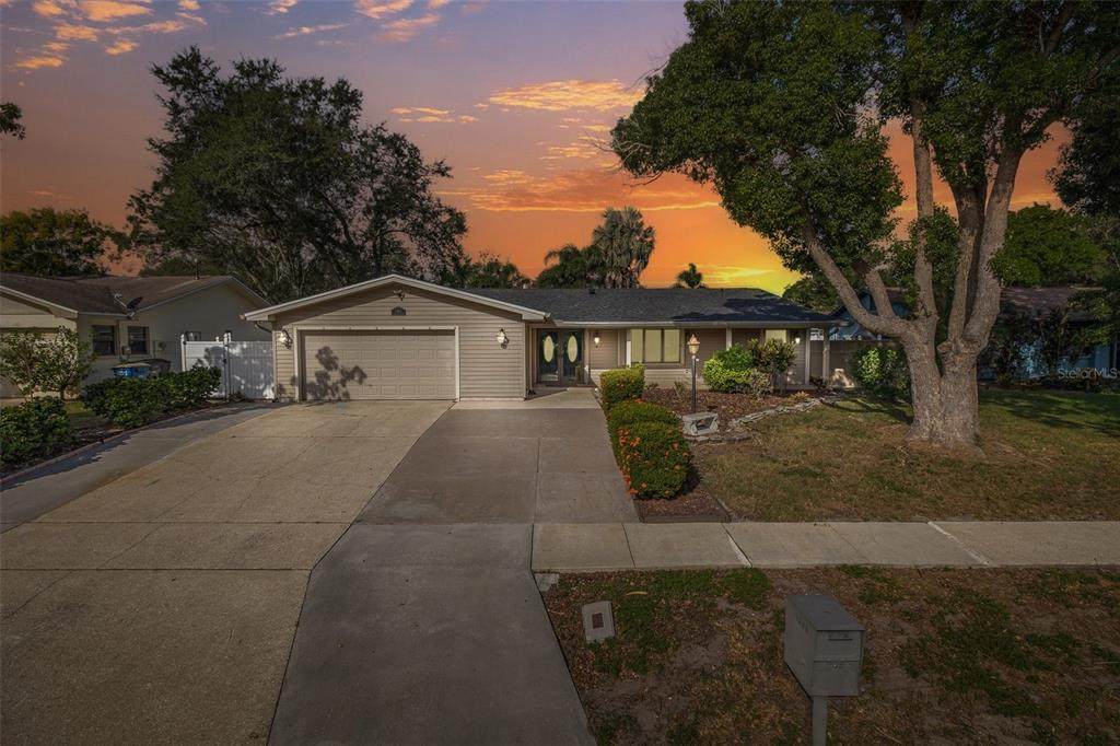 2568 Redwood Way - Photo 1