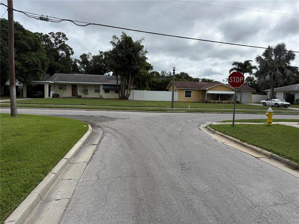 1015 Varona Street - Photo 1