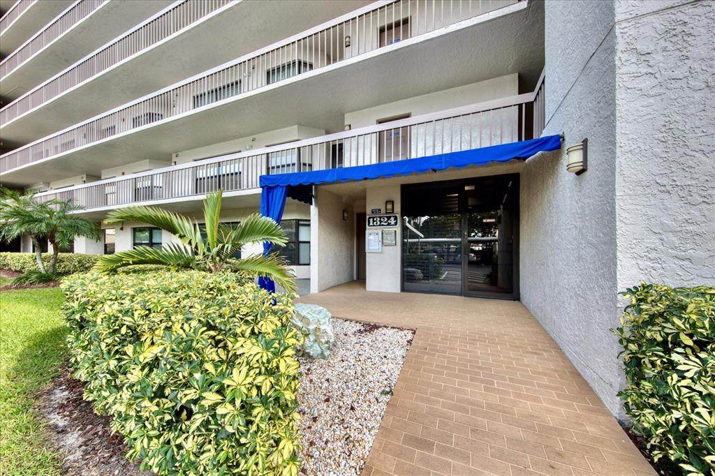 1324 Pasadena Avenue - Photo 1