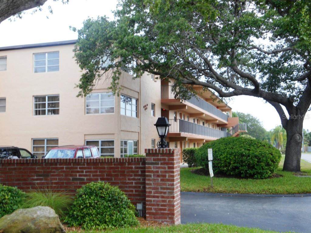 4600 98TH Way - Photo 1