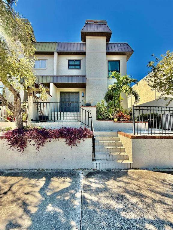 162 Davis Boulevard - Photo 1