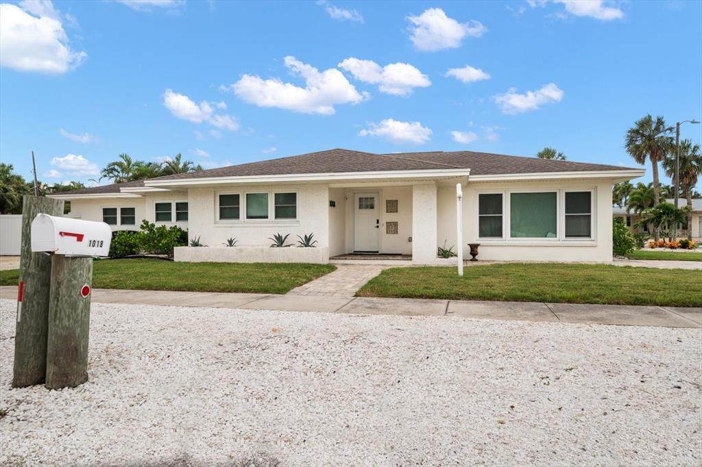 1018 Bay Esplanade - Photo 1
