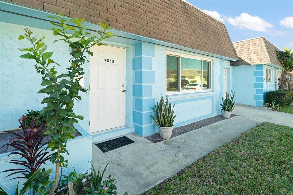 7050 Versailles - Photo 1