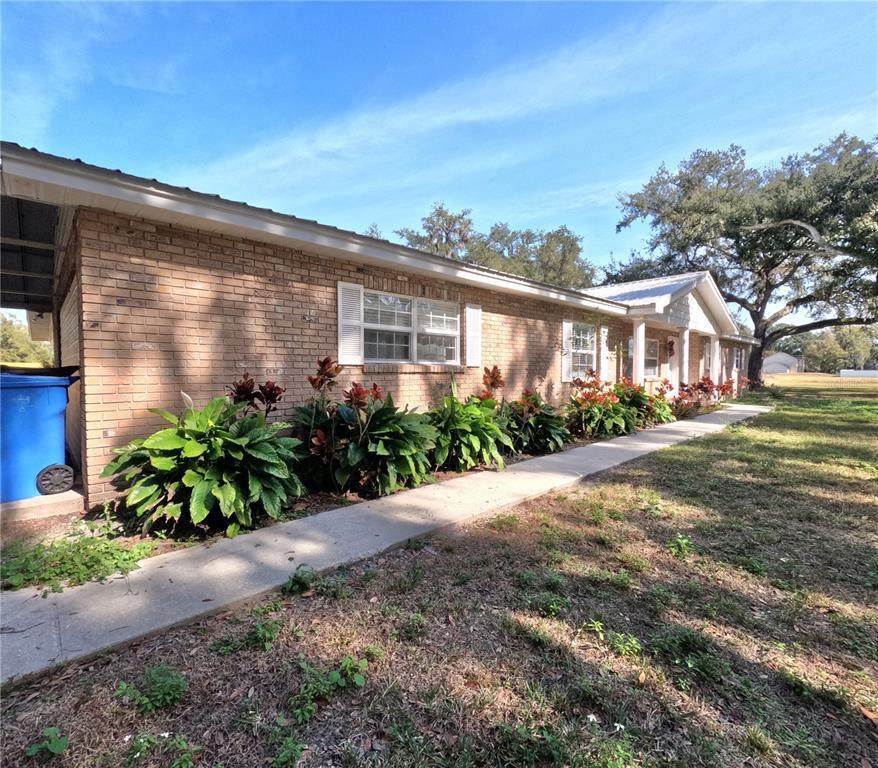 4902 Thonotosassa Road - Photo 1