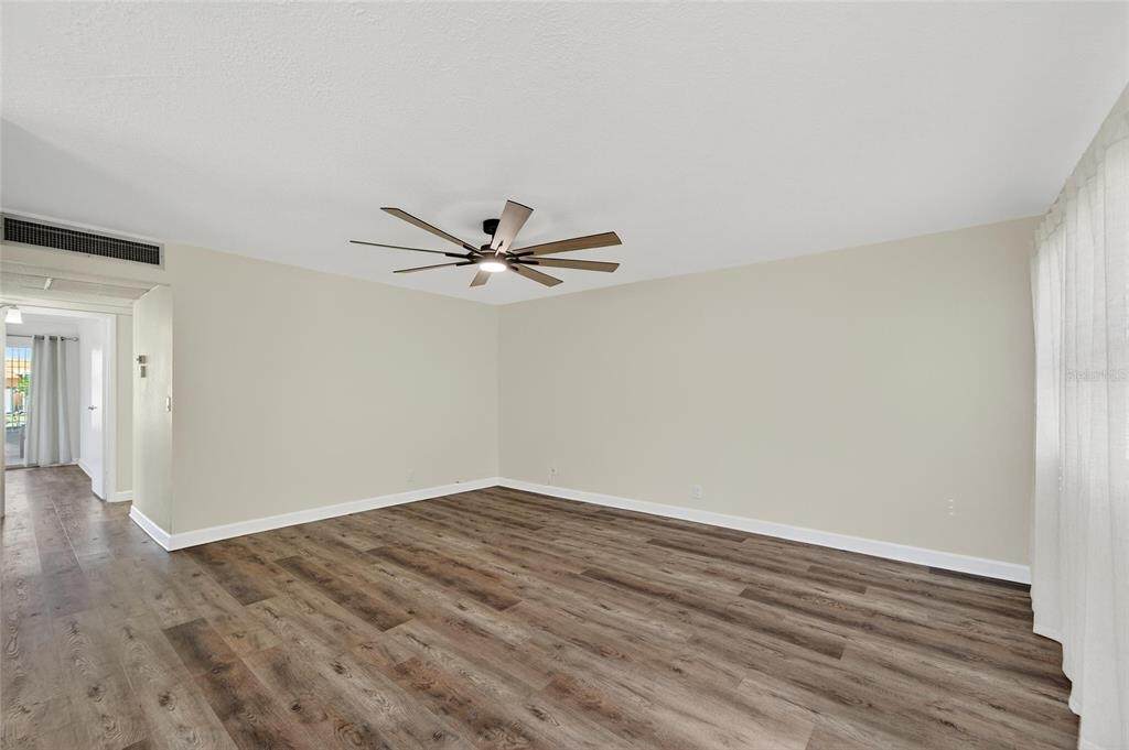 https://bt-photos.global.ssl.fastly.net/mfr/orig_boomver_1_TB8469208-2.jpg