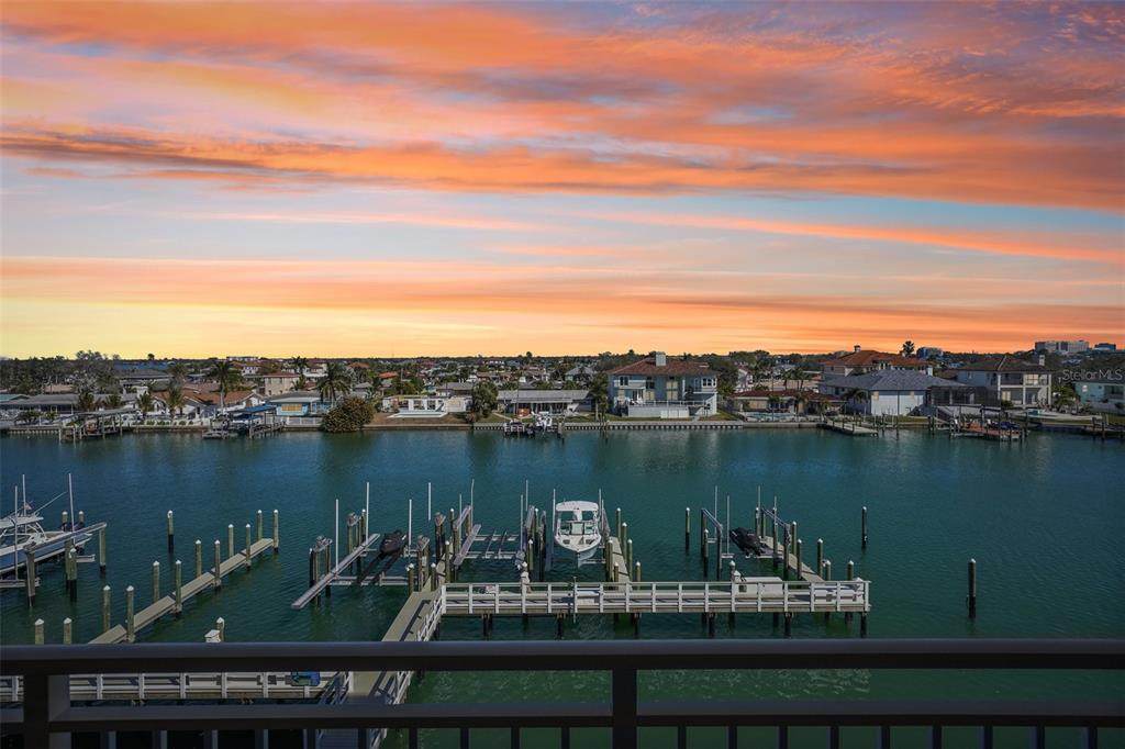 125 Island Way - Photo 1