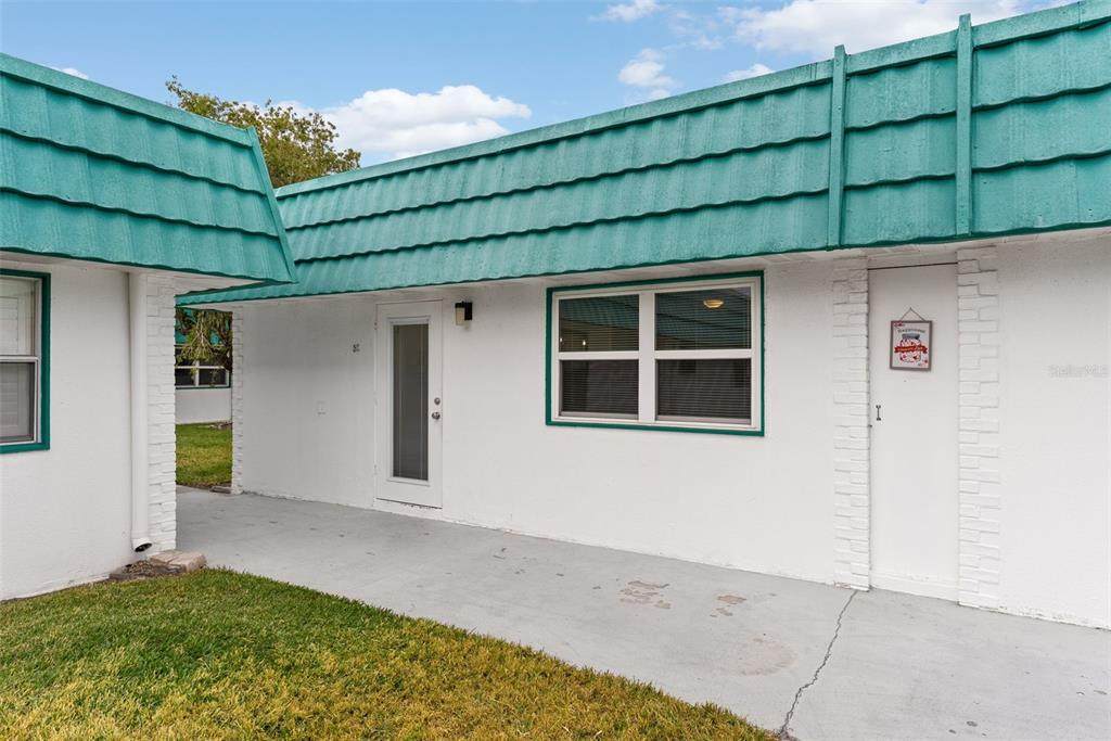 205 Kings Boulevard - Photo 1