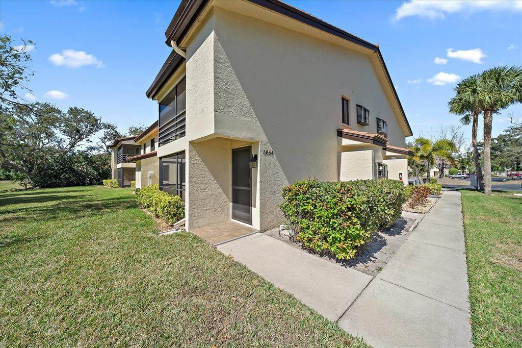 5654 Gardens Drive - Photo 1
