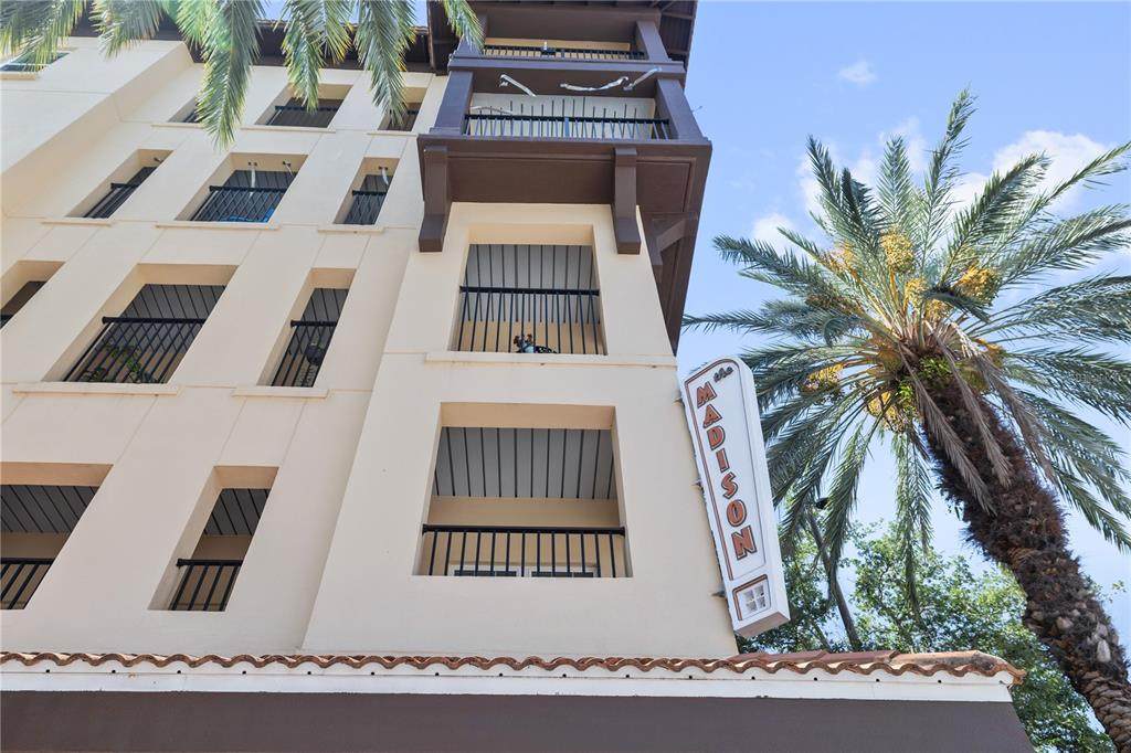 100 4TH Avenue - Photo 1