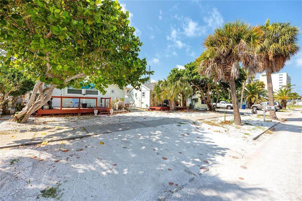 610 72ND Avenue - Photo 1