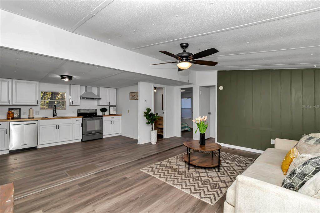 https://bt-photos.global.ssl.fastly.net/mfr/orig_boomver_1_TB8486293-2.jpg