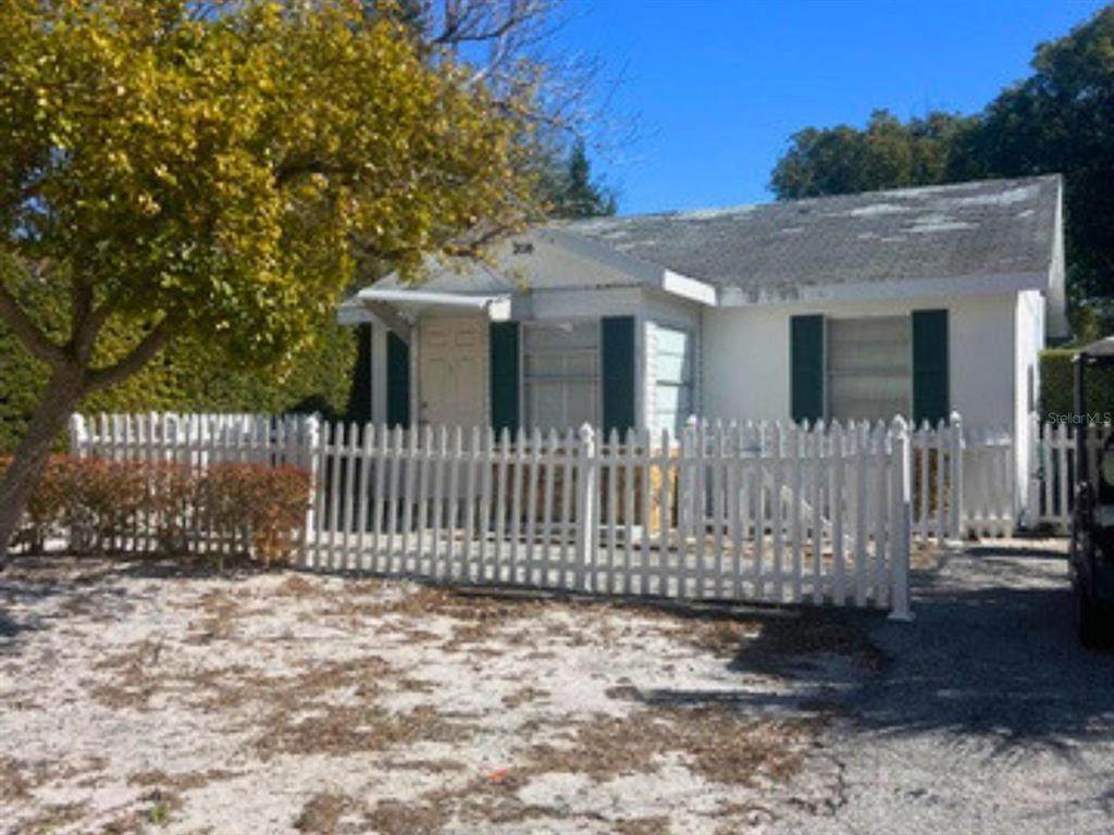 208 13TH Street - Photo 1