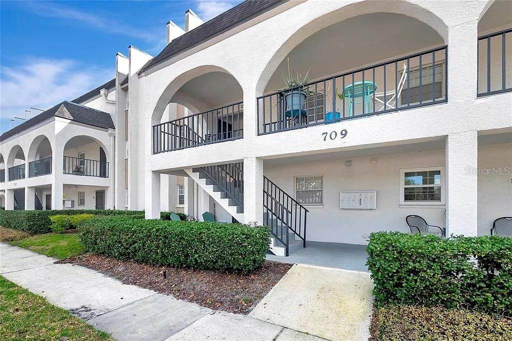 709 Russell Lane - Photo 1