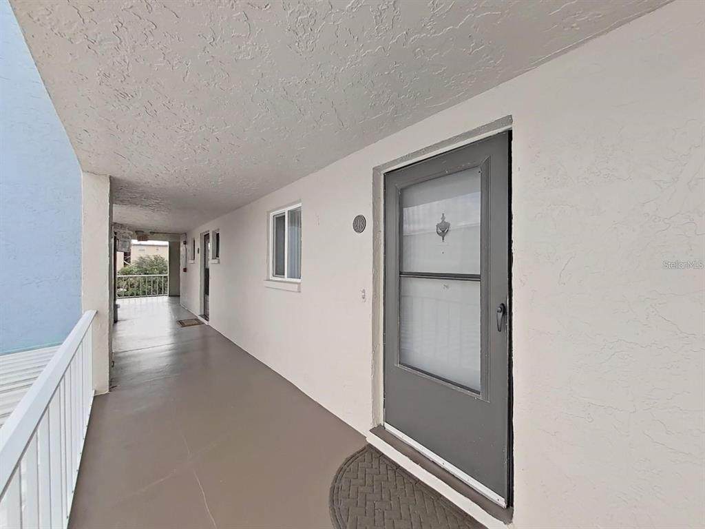 215 Valencia Boulevard - Photo 1
