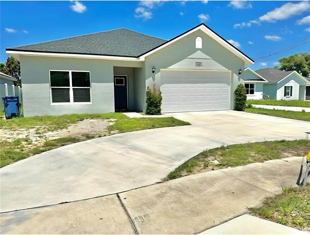 1404 Lowry Avenue - Photo 1