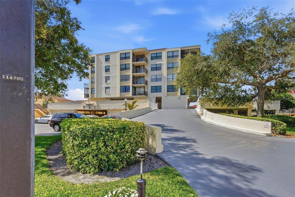 6180 Sun Boulevard - Photo 1