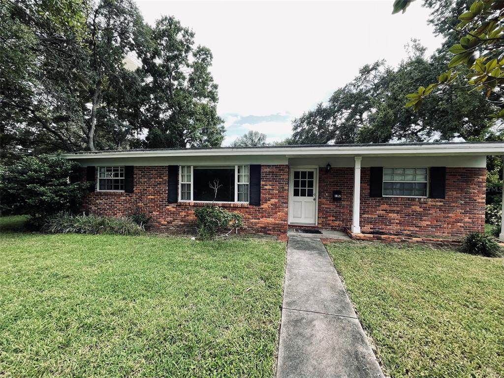 1039 Frankland Road - Photo 1