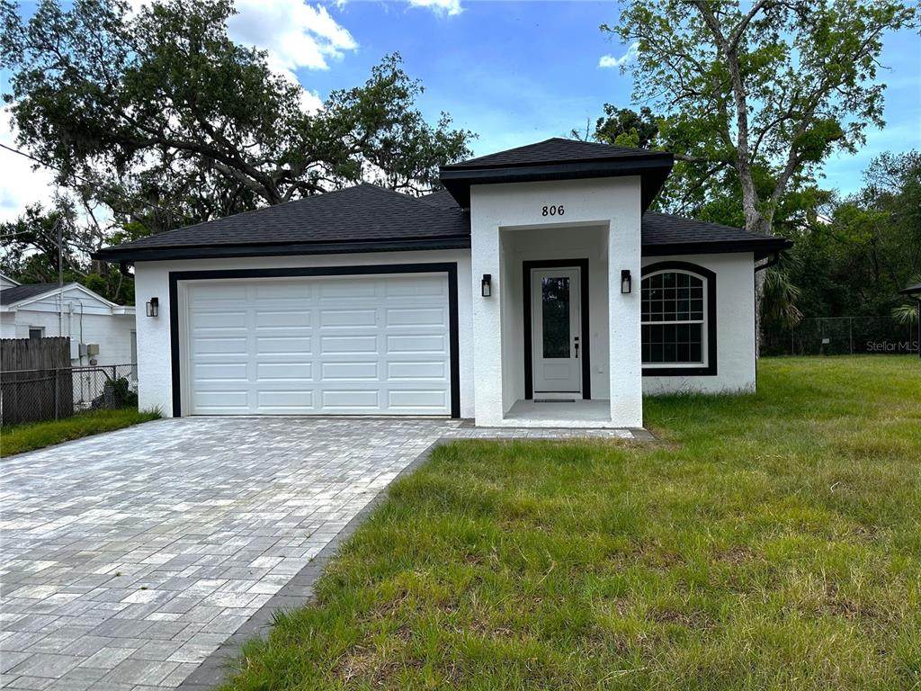 806 Lowry Lane - Photo 1