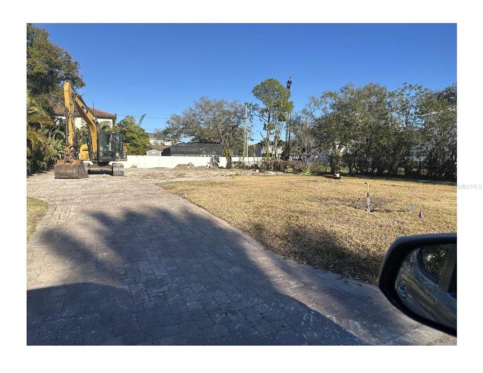 523 Davis Boulevard - Photo 1
