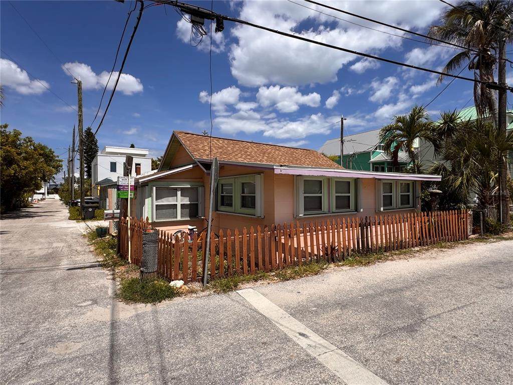 101 95TH Avenue - Photo 1