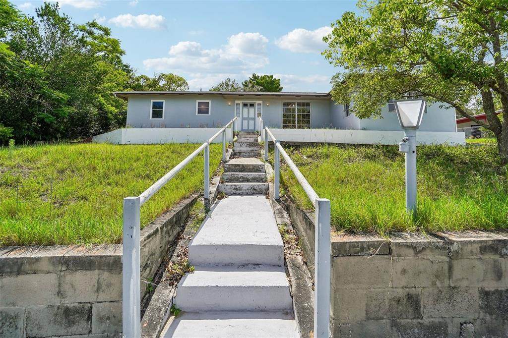 1090 Edgehill Ave - Photo 1