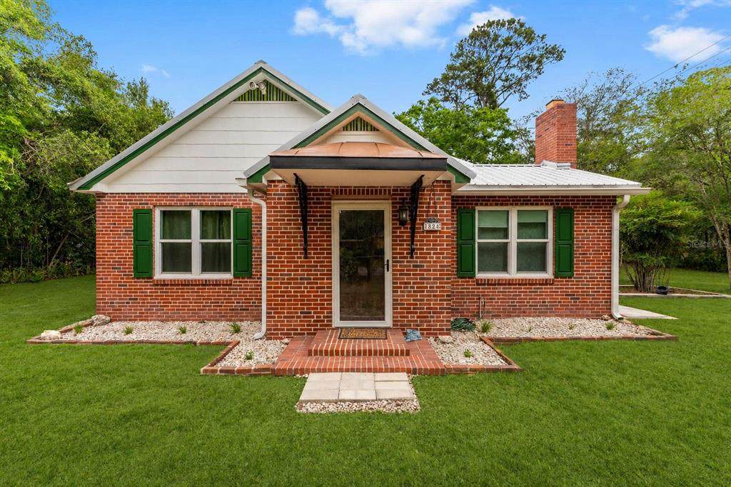 824 9TH Avenue - Photo 1