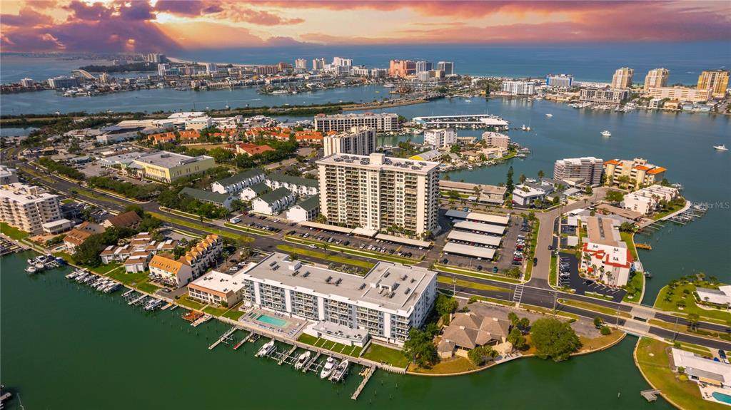 400 Island Way - Photo 1