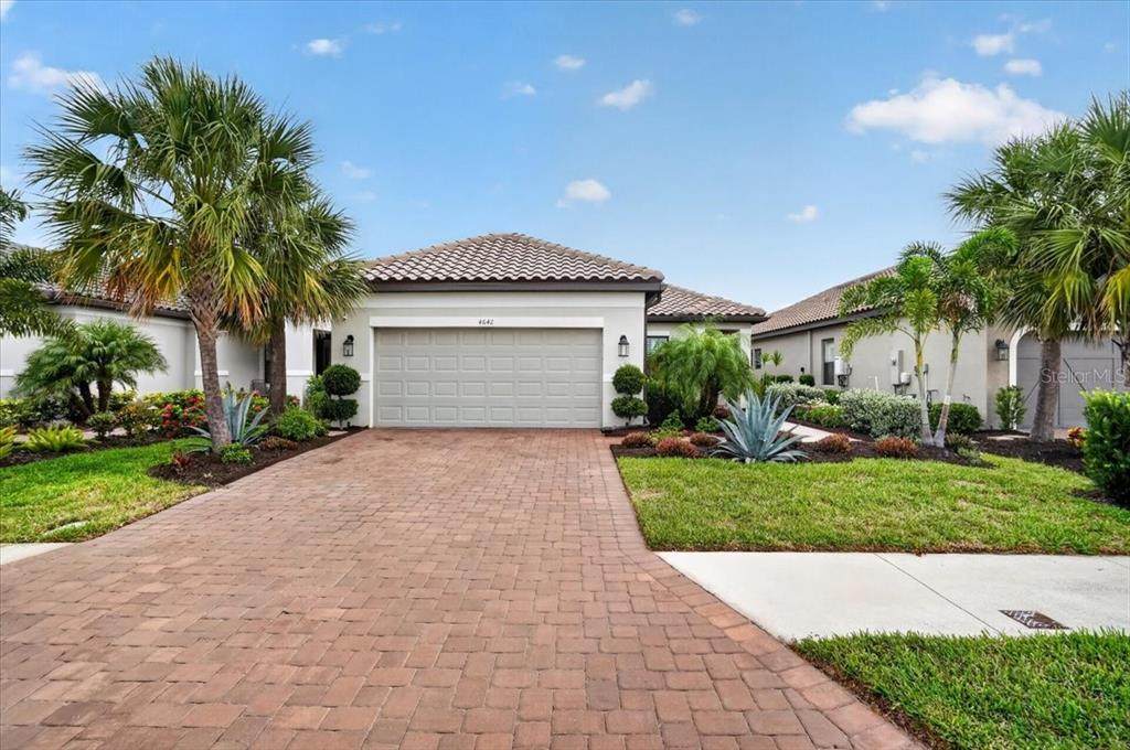 4642 Crestpoint Way - Photo 1