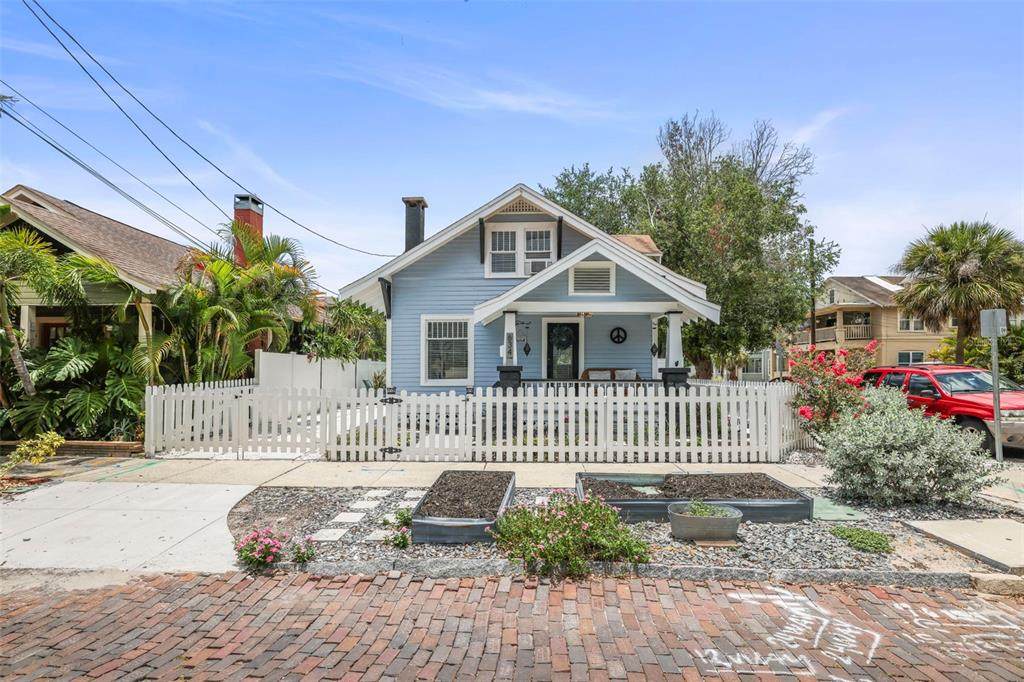 634 6TH Street - Photo 1