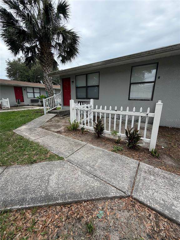 1400 Strawberry Place - Photo 1