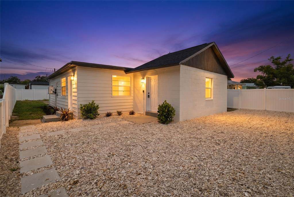 3923 Flora Street - Photo 1