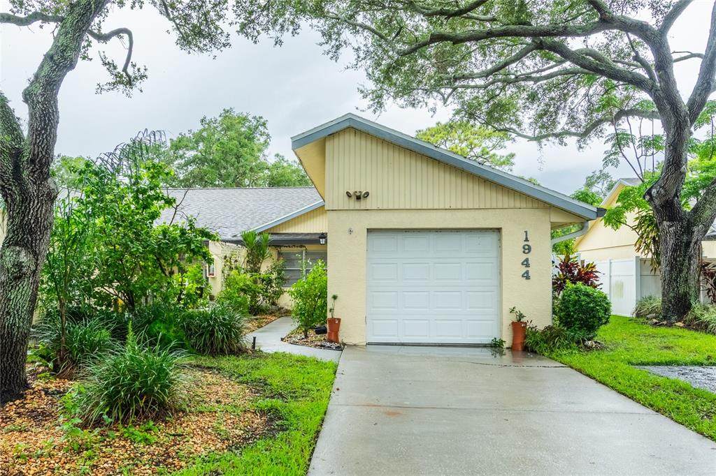 1944 Elaine Drive - Photo 1