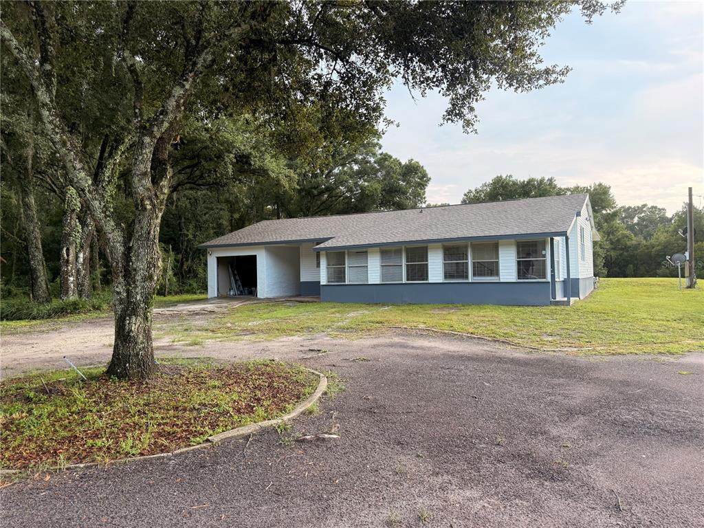 1051 Hawthorn Street - Photo 1