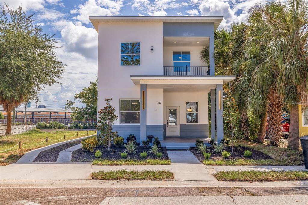 802 18TH Street - Photo 1