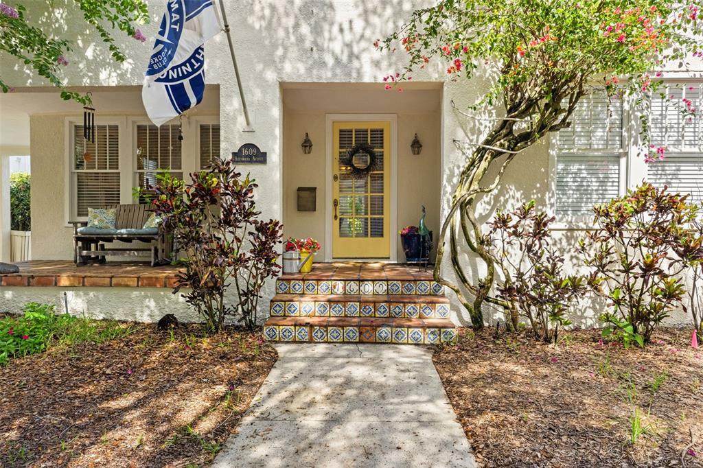 1609 Arrawana Avenue - Photo 1